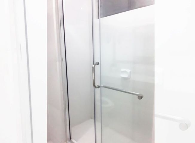 NICE 2BR CONDO UNIT FR RENT/SALE AT THE CROWN TOWER MAKATI05