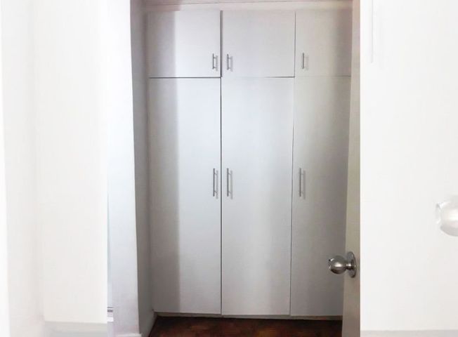 NICE 2BR CONDO UNIT FR RENT/SALE AT THE CROWN TOWER MAKATI06
