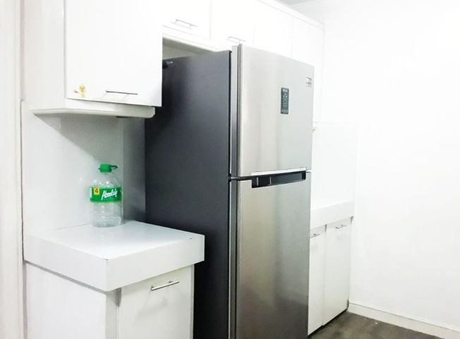 NICE 2BR CONDO UNIT FR RENT/SALE AT THE CROWN TOWER MAKATI08