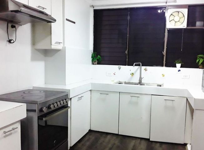 NICE 2BR CONDO UNIT FR RENT/SALE AT THE CROWN TOWER MAKATI10