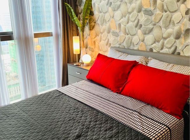 "Live in Luxury: 2-Bedroom Uptown Ritz for Rent with Designer Interiors - Available March 20,2023! ✨🏢"07