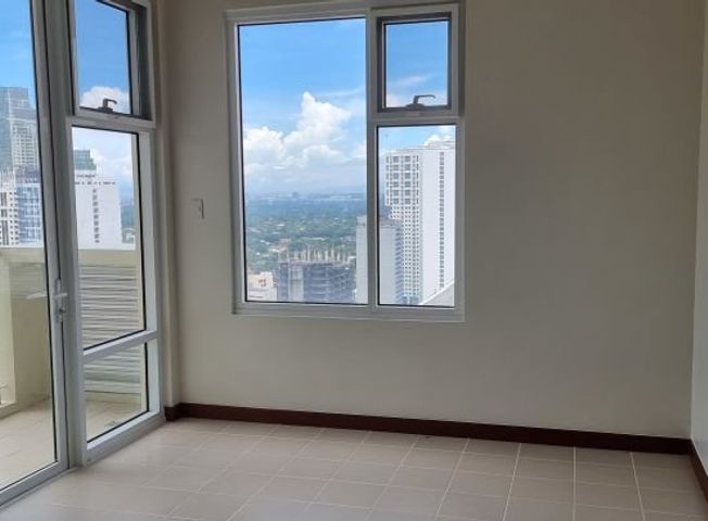 "Lease to Own 3 BR with Balcony at Paseo De Roces, Makati City"02