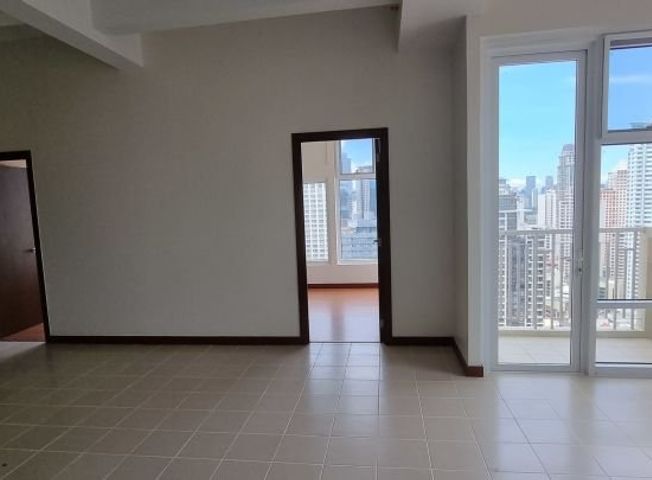 "Lease to Own 3 BR with Balcony at Paseo De Roces, Makati City"03