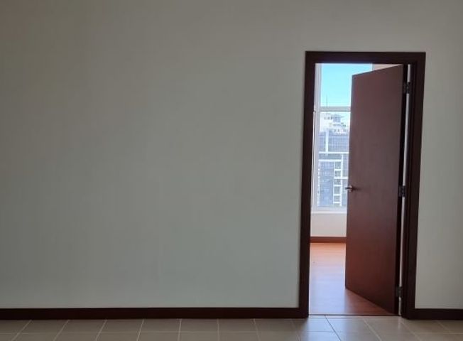 "Lease to Own 3 BR with Balcony at Paseo De Roces, Makati City"06