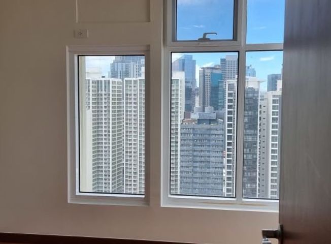 "Lease to Own 3 BR with Balcony at Paseo De Roces, Makati City"08
