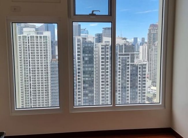 "Lease to Own 3 BR with Balcony at Paseo De Roces, Makati City"09