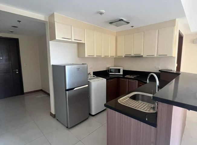 For rent 1 bedroom semi furnished in Venice Mckinley04