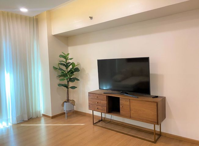 Low Floor Two Bedroom Unit - Furnished03