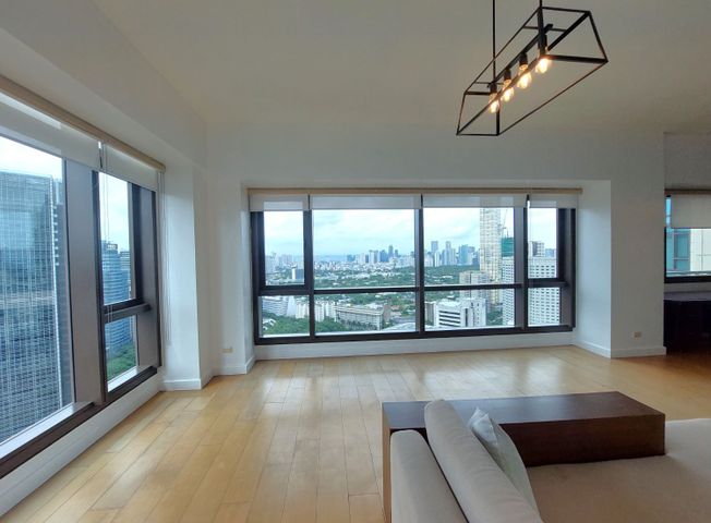 3 Bedroom for Rent at The Shang Grand Tower06