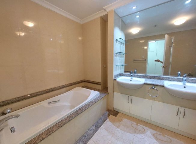 3 Bedroom for Rent at The Shang Grand Tower10