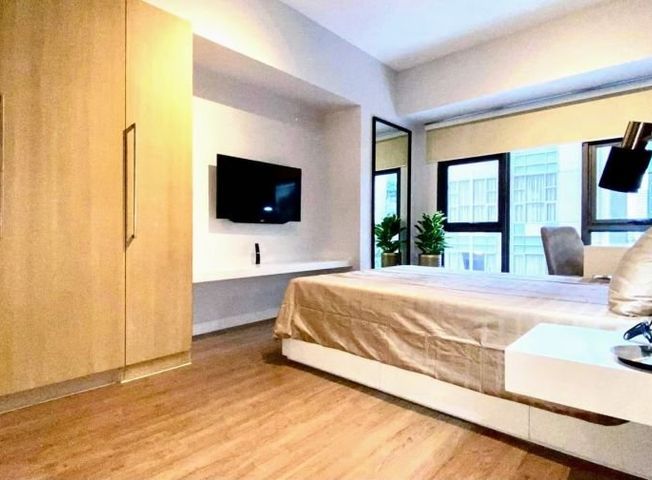 "FOR LEASE! Interior-Designed 2BR in Escala Salcedo, Makati for 100,000 per month"09