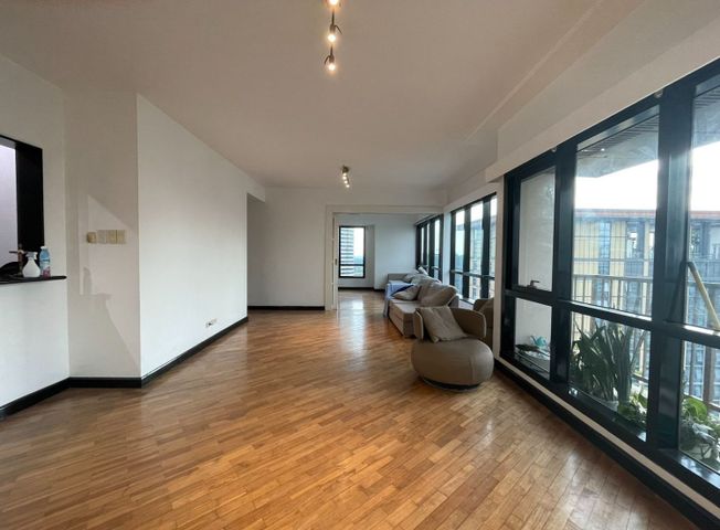 Spacious 2 Bedroom Condo for Lease at Joya Rockwell Makati03
