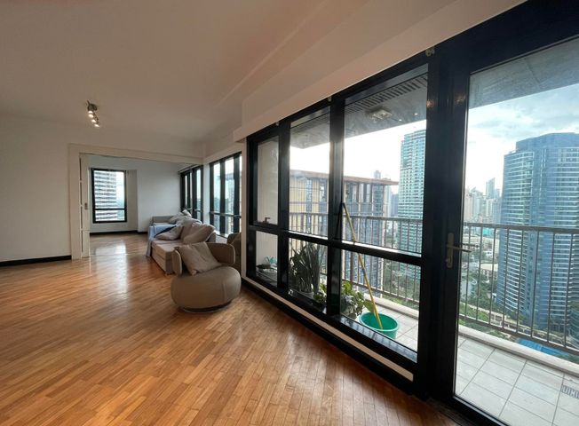 Spacious 2 Bedroom Condo for Lease at Joya Rockwell Makati04
