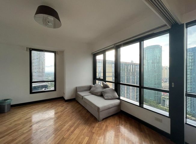 Spacious 2 Bedroom Condo for Lease at Joya Rockwell Makati06