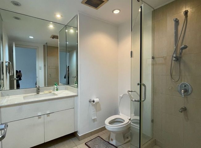 Spacious 2 Bedroom Condo for Lease at Joya Rockwell Makati07