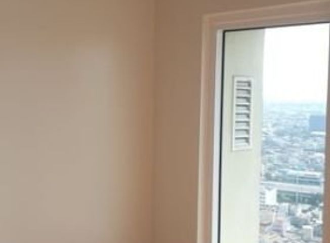 Lease to Own 3 BR with Balcony and Parking in Paseo De Roces Makati near to Ayala Avenue09