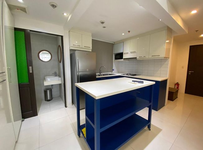 2BR Unit For Rent in Salcedo Skysuites04