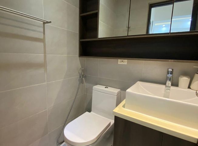 2BR Unit For Rent in Salcedo Skysuites10