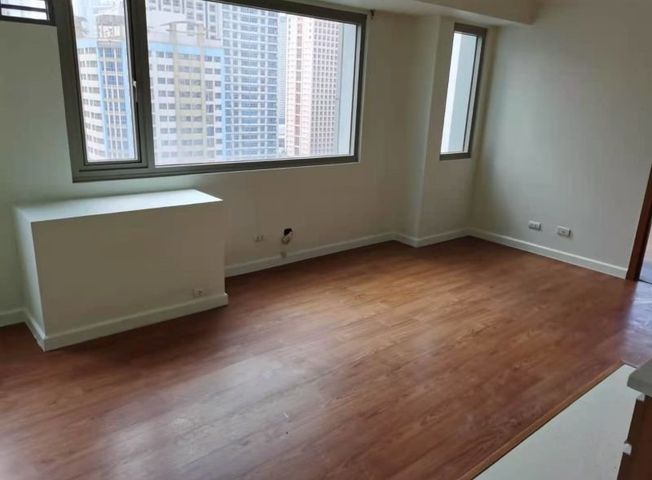 FOR RENT 1BR unit in Eton Tower05