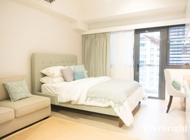 "FOR SALE Furnished Studio unit in Salcedo Skysuites, Makati City"06
