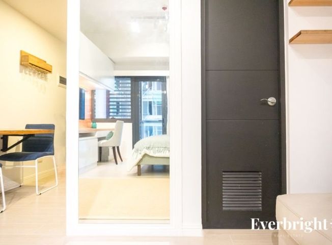 "FOR SALE Furnished Studio unit in Salcedo Skysuites, Makati City"08