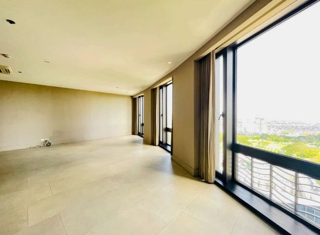 Modern 3 bedroom Unit in Essensa BGC02