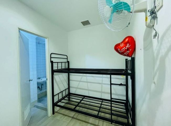 Modern 3 bedroom Unit in Essensa BGC07