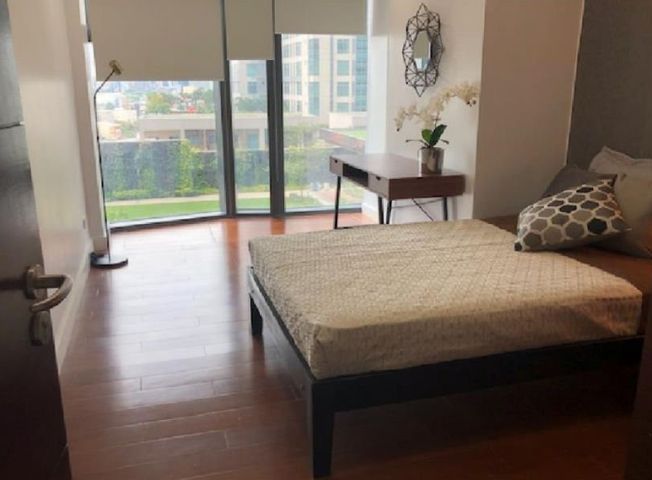 2br unit in Grand Hyatt BGC Taguig (104sqm)04