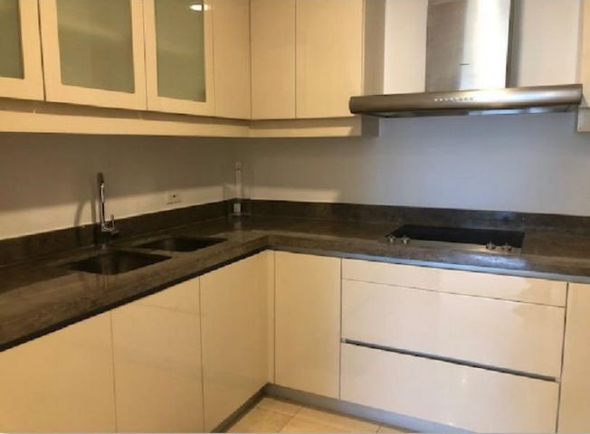 2br unit in Grand Hyatt BGC Taguig (104sqm)05