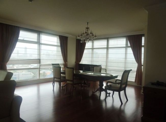 Affordable 3-Bedroom for Rent in One Roxas Triangle02