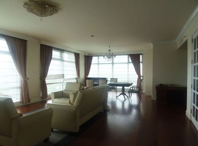 Affordable 3-Bedroom for Rent in One Roxas Triangle07