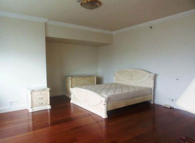 Affordable 3-Bedroom for Rent in One Roxas Triangle10