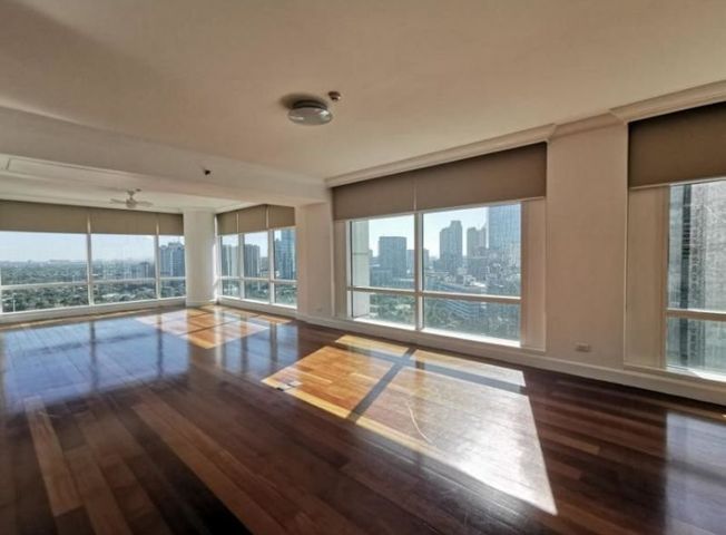 3-Bedroom with Magnificent Views for Rent in One Roxas Triangle01