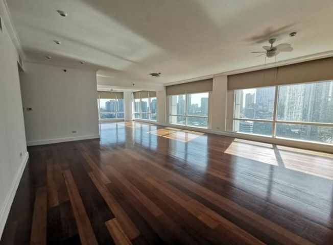 3-Bedroom with Magnificent Views for Rent in One Roxas Triangle02