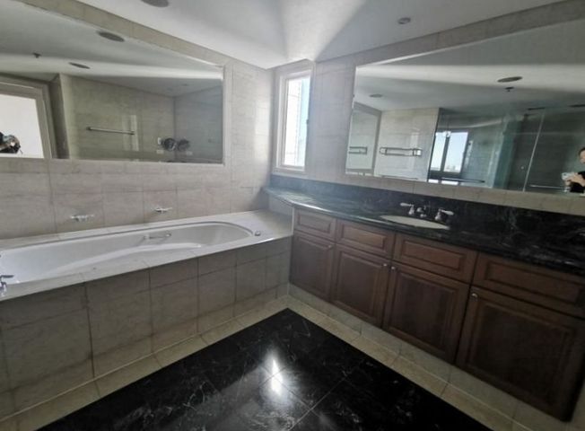 3-Bedroom with Magnificent Views for Rent in One Roxas Triangle05