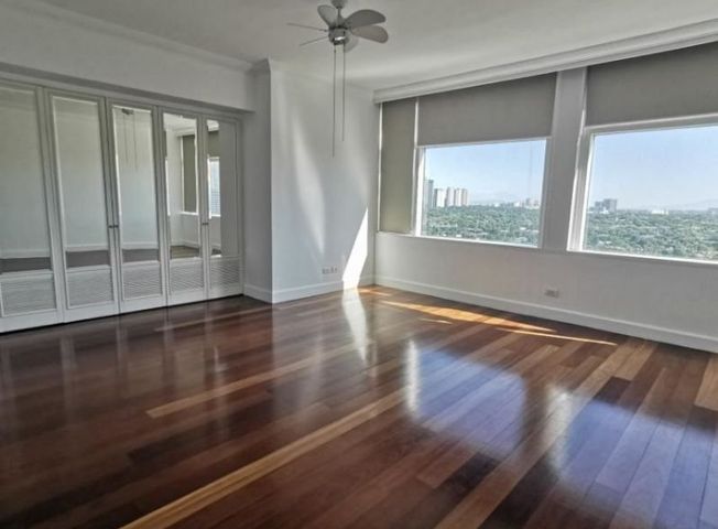 3-Bedroom with Magnificent Views for Rent in One Roxas Triangle07