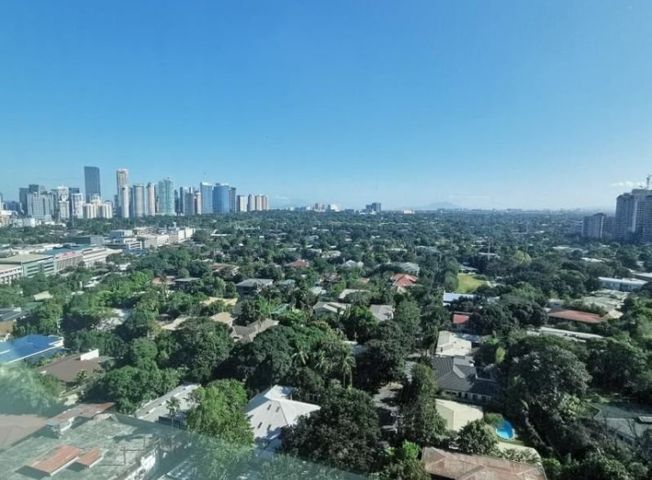 3-Bedroom with Magnificent Views for Rent in One Roxas Triangle08