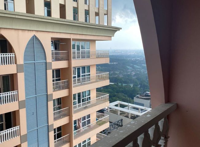 STUDIO UNIT FOR RENT IN THE VENICE LUXURY RESIDENCES TAGUIG10