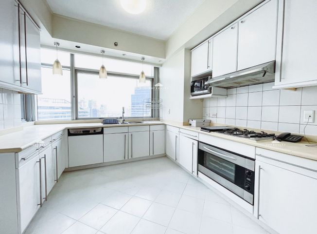 LUXURY CONDO UNIT FOR RENT IN PACIFIC PLAZA BGC TAGUIG02