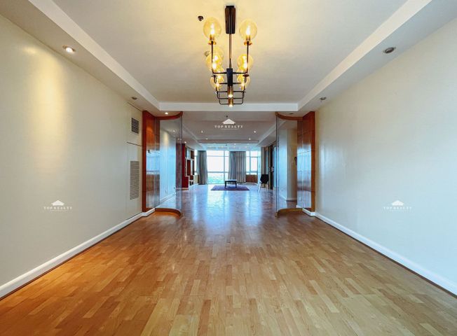 LUXURY CONDO UNIT FOR RENT IN PACIFIC PLAZA BGC TAGUIG04
