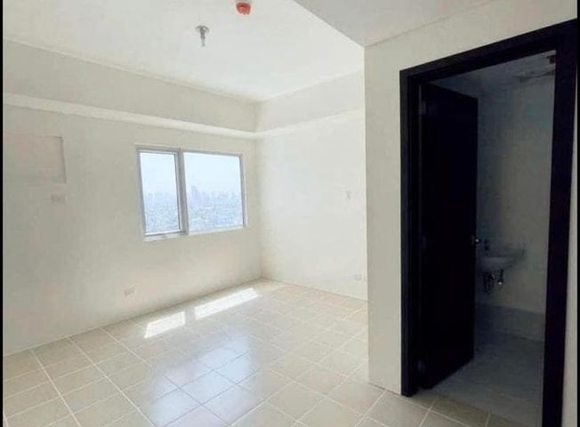 "Pre-Selling Turnover 2024 in Manila | 24,000 monthly No Down Payment"04