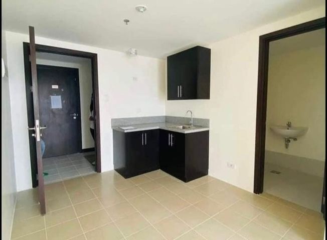"RFO Ready by Next Year P24,000 month 2-BR 48 sq.m in Manila"08