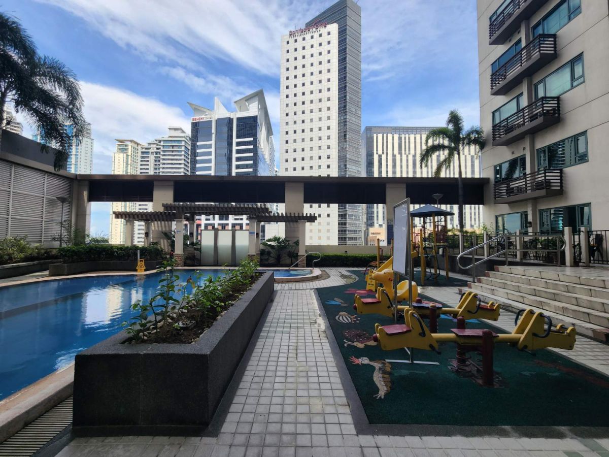 "1 Bedroom Loft unit for Rent in McKinley Park Residences BGC, Taguig City"06