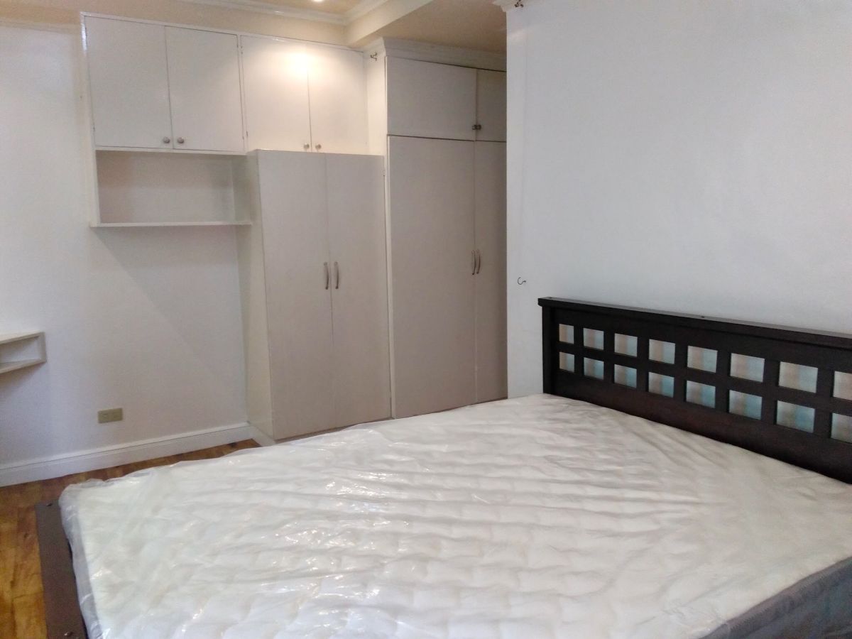 "For Rent Spacious 1BR Unit near AIM and Legaspi Village Park, Makati City"05