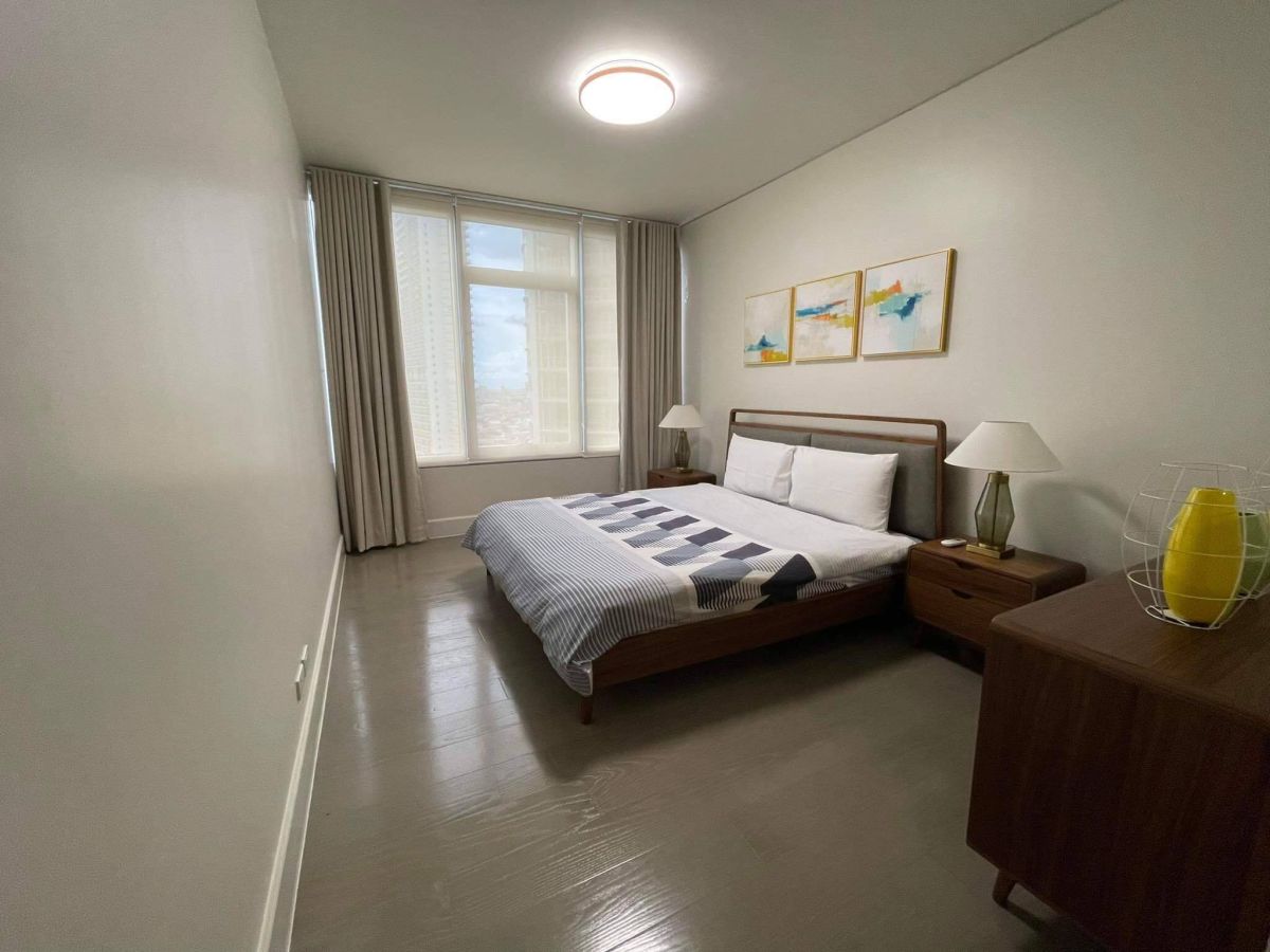 "3 Bedroom Unit with 2 Parking in The Proscenium at Rockwell, Makati"06
