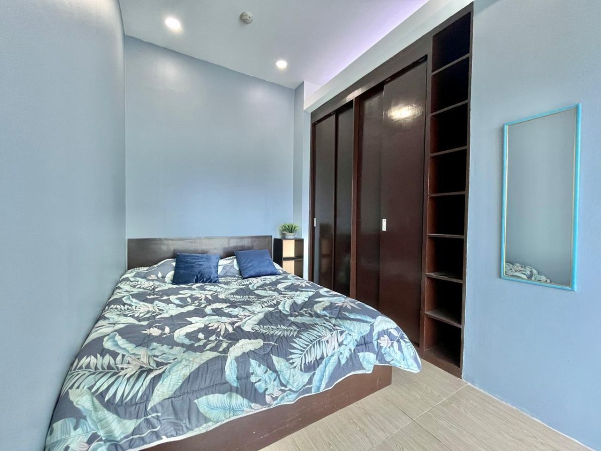 "FORT PALM SPRING, BGC: Studio turned 1BR for Rent, 37 sqm, Furnished, w balcony"04
