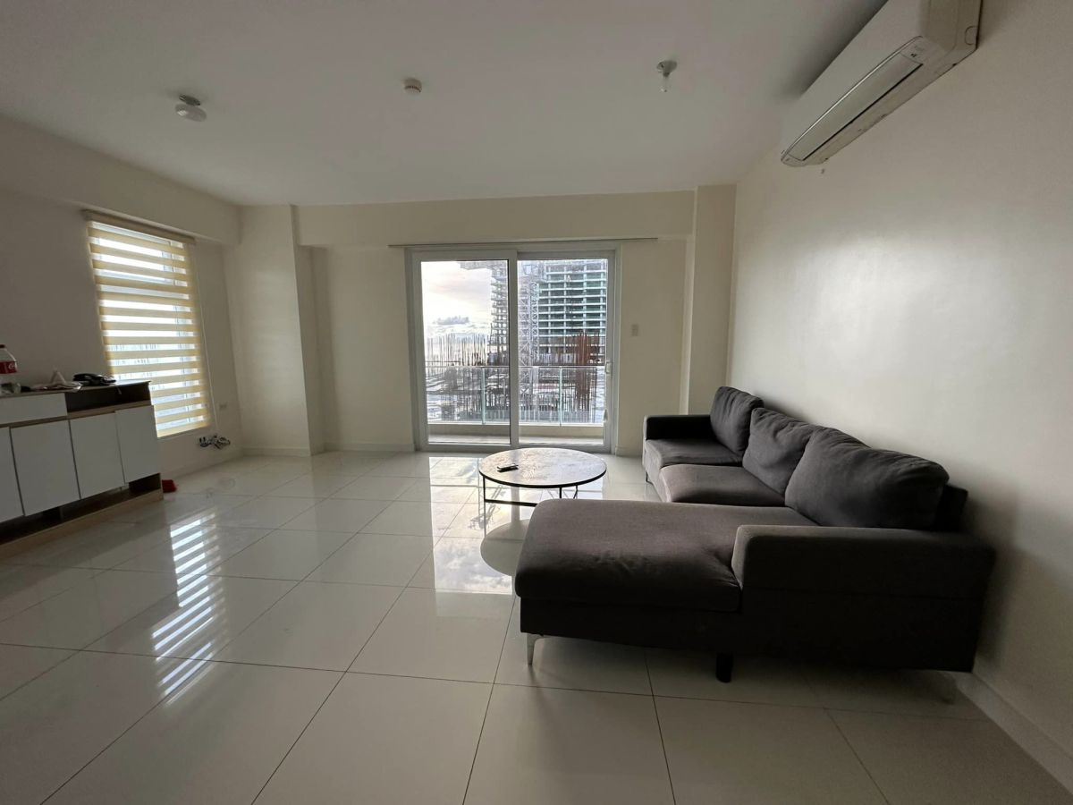 "2 Bedroom Unit in Oak Harbor Residences Lauderdale, Parañaque City"05