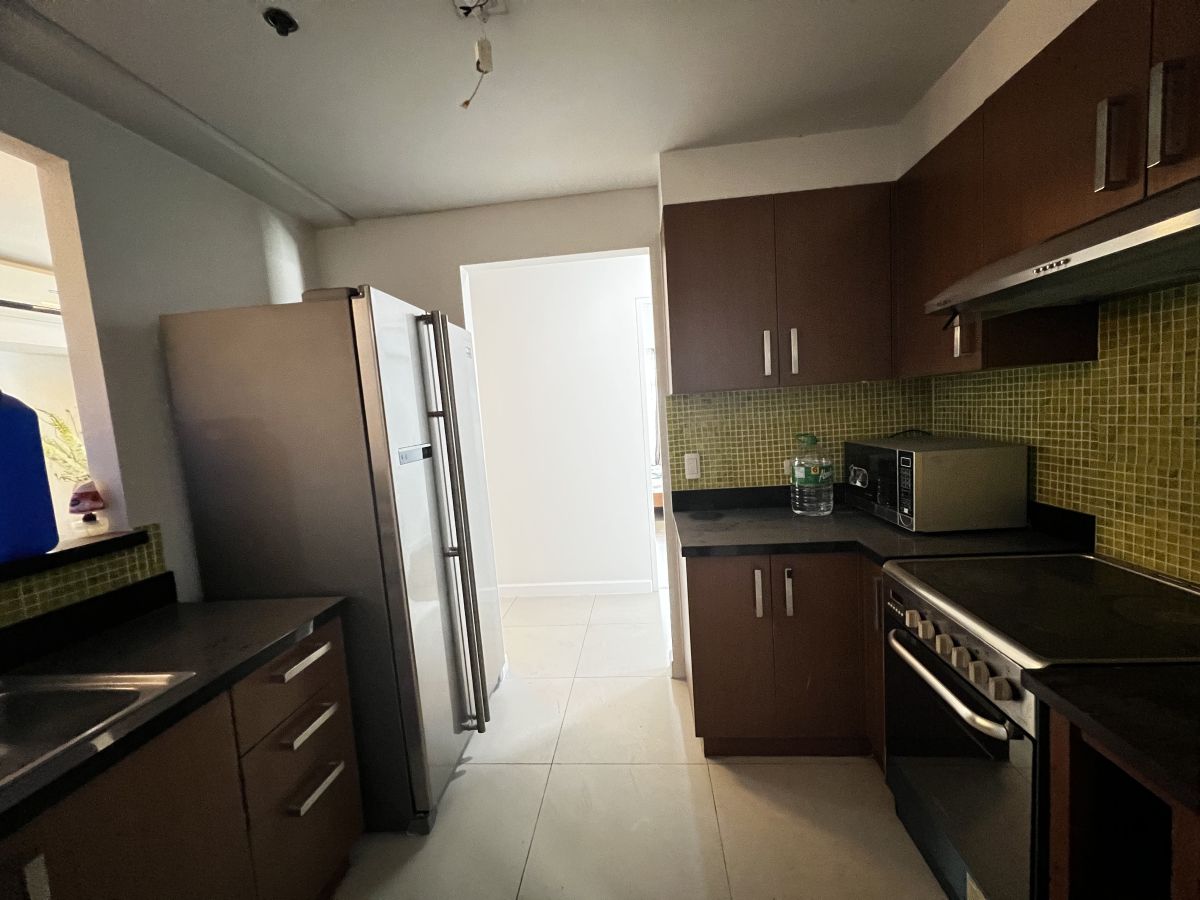 Red Oak Two Serendra: 3BR facing Ameneties02