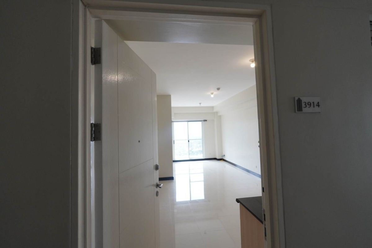 2BR with balcony Unfurnished Unit at Sheridan Towers for Rent02