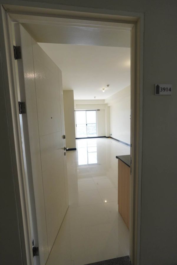 2BR with balcony Unfurnished Unit at Sheridan Towers for Rent03